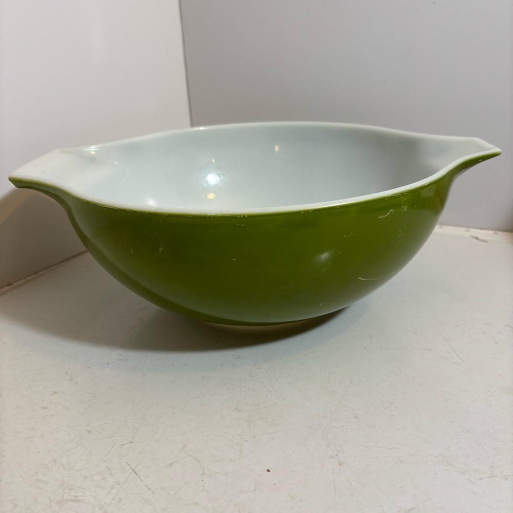 Pyrex Cinderella avocado green mixing bowl size 444‎
